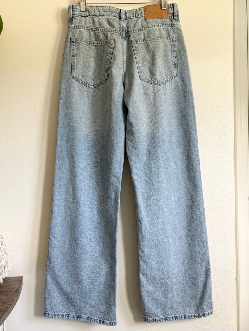 H&M Divided Straight Leg Jeans in Light Wash NEW - Picture 4 of 6